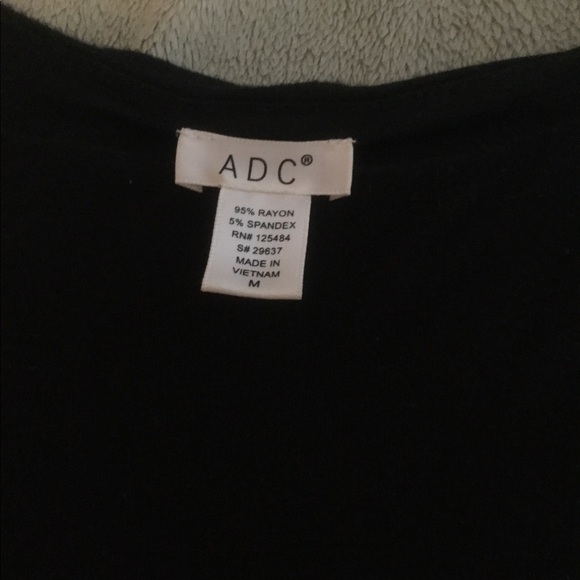 A black crop top 🦋💓 - Picture 5 of 5